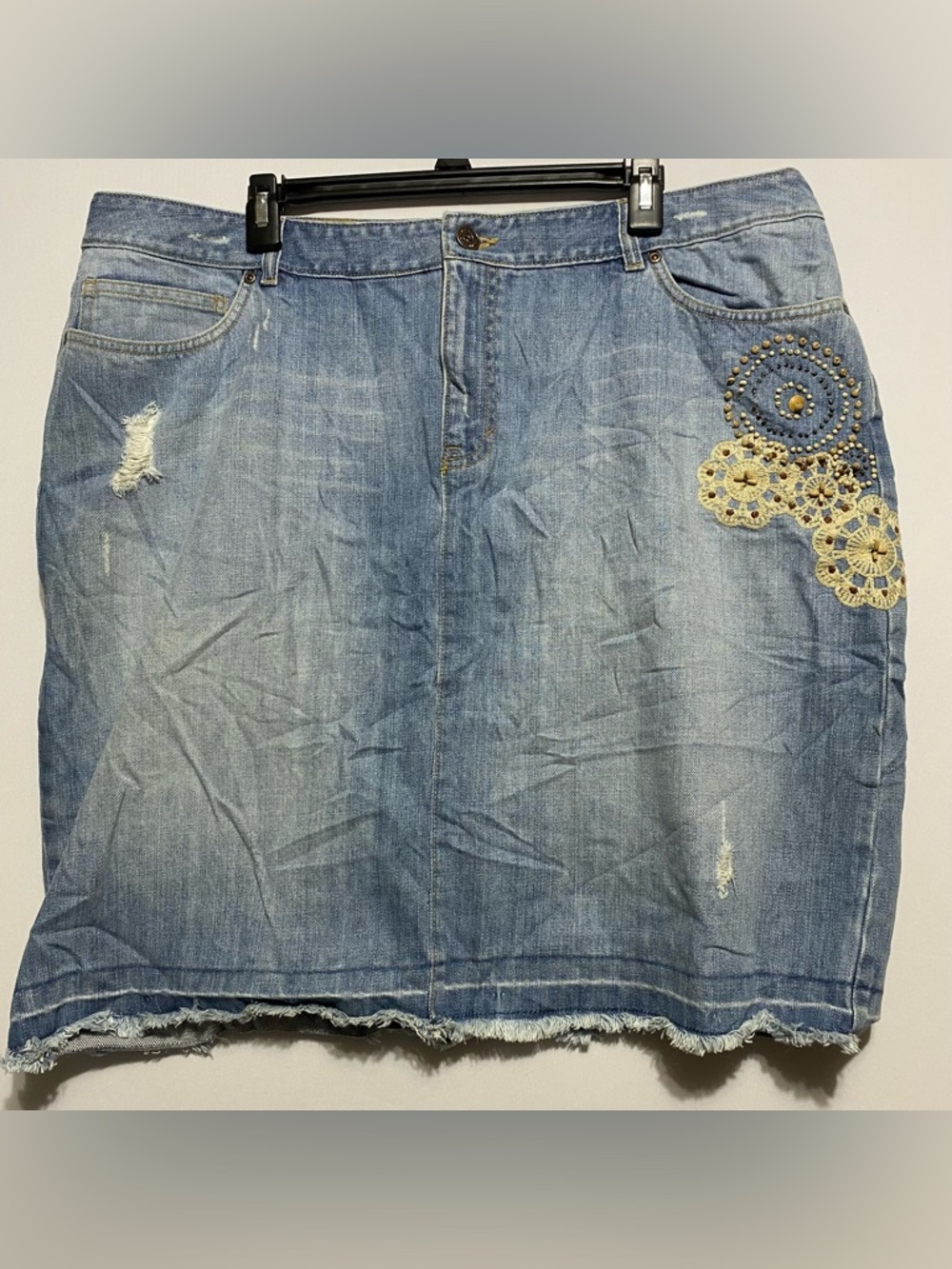 Old Navy Distressed Denim Low Waist Sz 18 Embroidered Lace Detail Skirt Boho